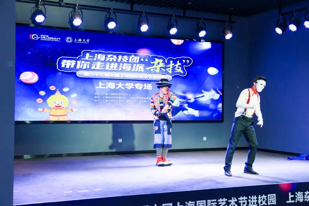 机器人.jpg 机器人.jpg