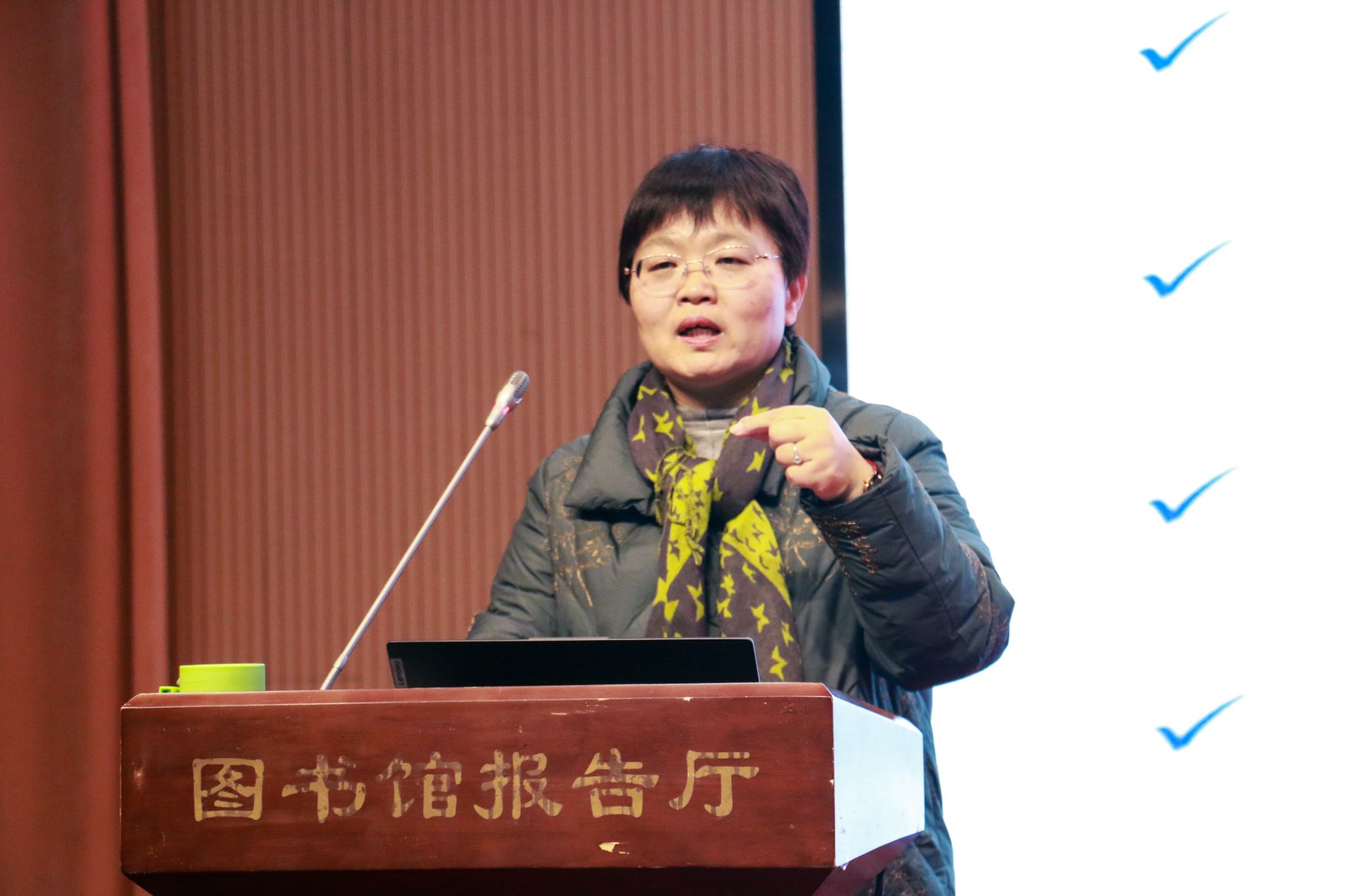 陈沁.jpg 陈沁.jpg