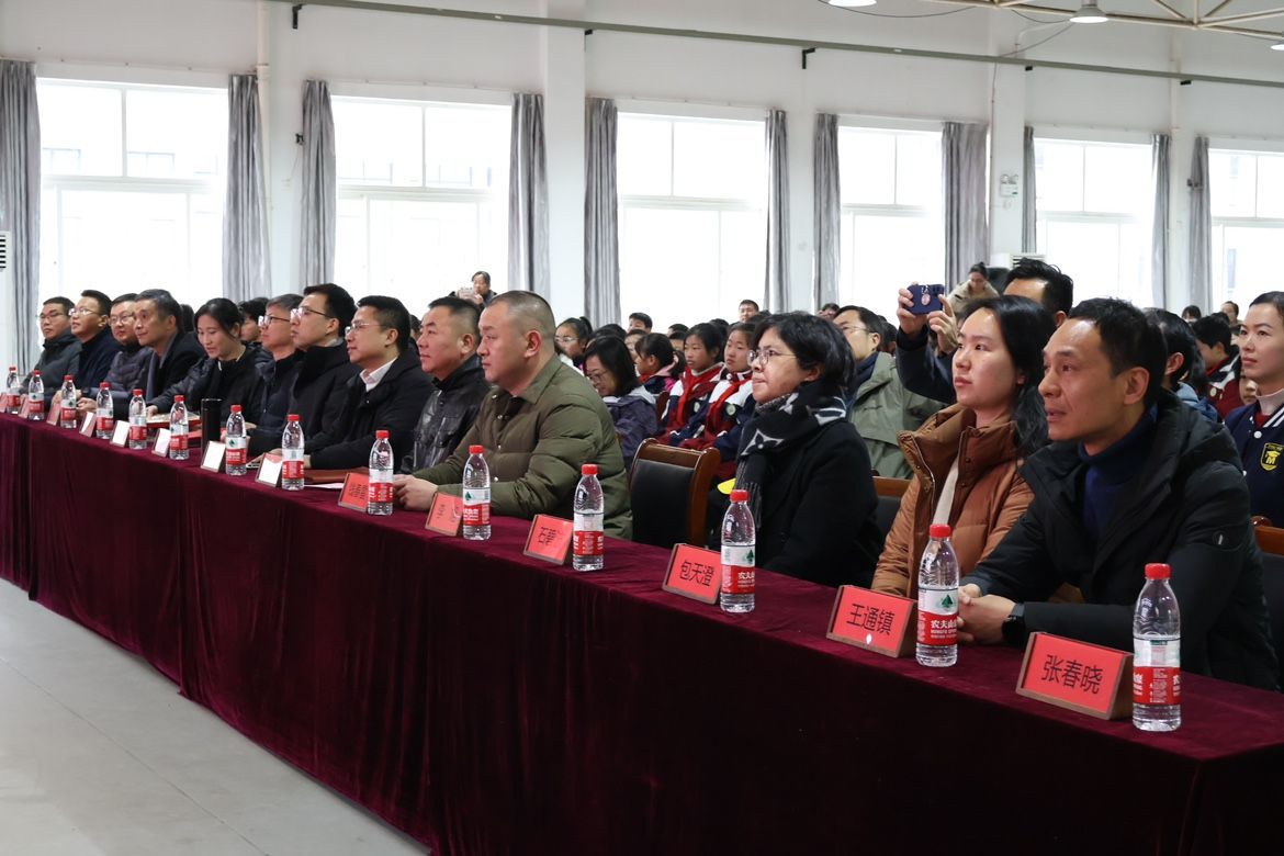 领导们.JPG 领导们.JPG