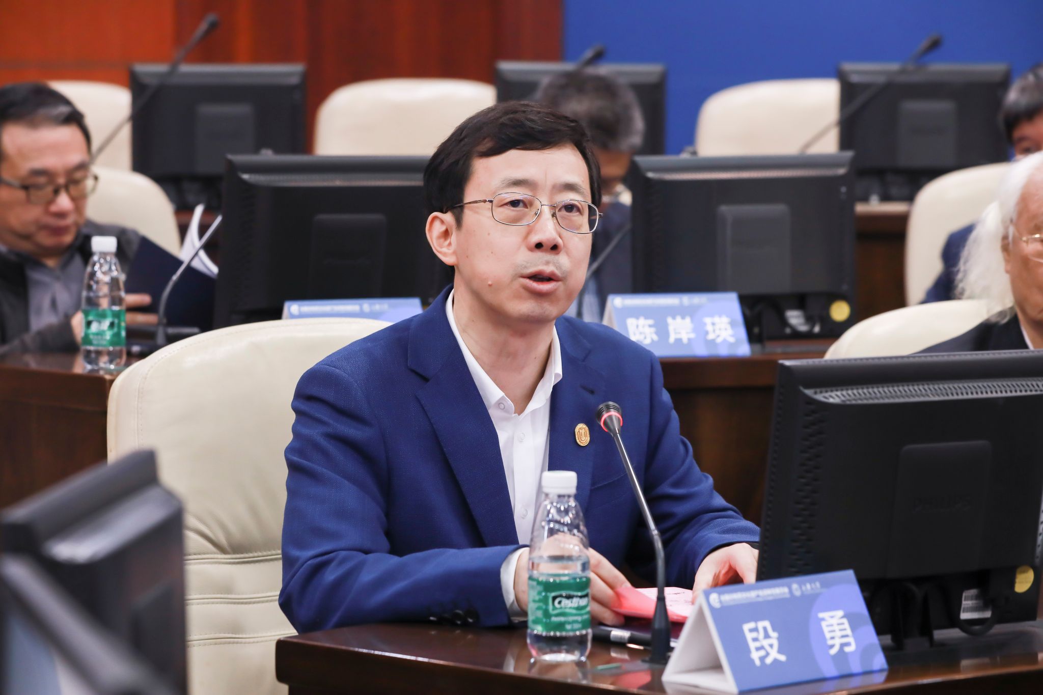 诸侯快讯入口官网党委副书记、全国非遗名词委主任段勇先生主持会议.jpg 诸侯快讯入口官网党委副书记、全国非遗名词委主任段勇先生主持会议.jpg